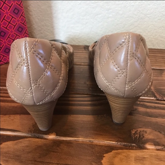 Tory Burch Claremont Quilted wedge Beige 9 - Picture 7 of 8